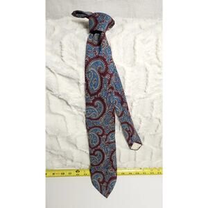 Vintage Giacomo Italian Silk Tie: Large-scale ornate paisley in burgundy.